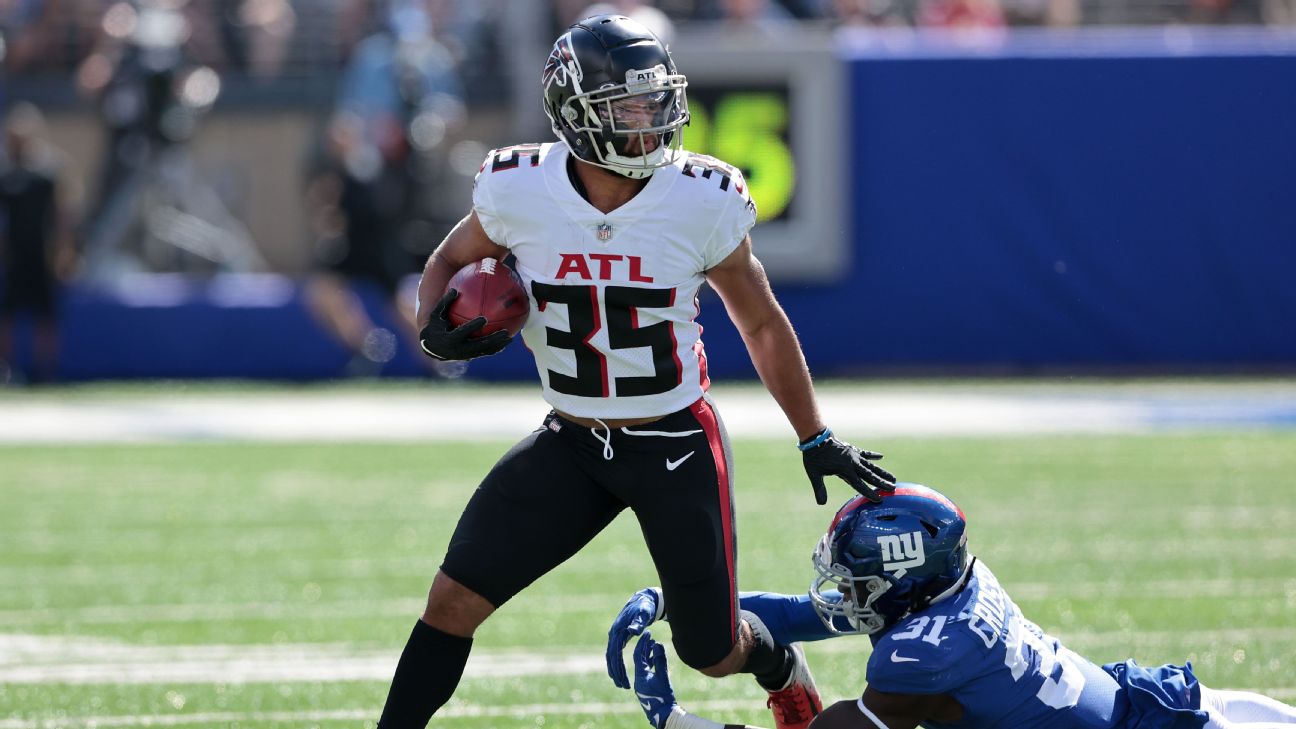 Falcons lose top punt returner Avery Williams to season-ending knee injury