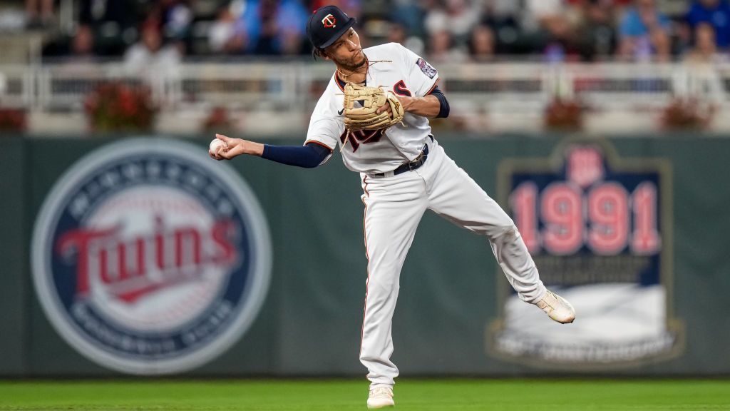 Shortstop Andrelton Simmons agrees to 1-year deal with Minnesota Twins