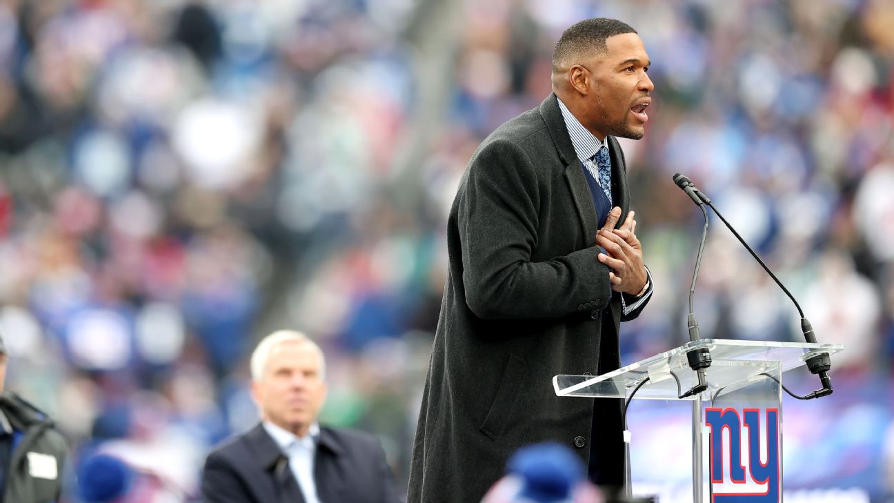 Giants retire Michael Strahan's No. 92 in halftime ceremony