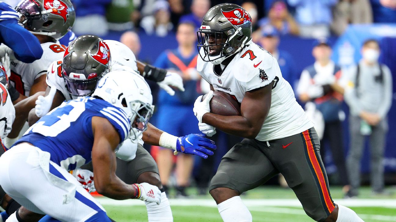 Fournette leads Buccaneers with 4 TDs in another big game vs. Colts