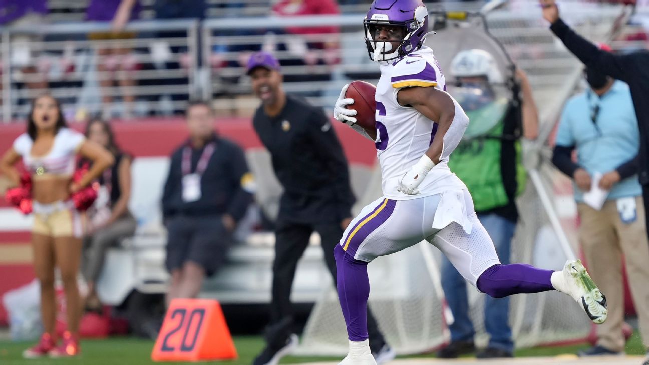 MINNEAPOLIS, MN - JANUARY 15: Minnesota Vikings running back Kene Nwangwu  (26) hypes up the crowd during the NFL game between the New York Giants and Minnesota  Vikings on January 15th, 2023