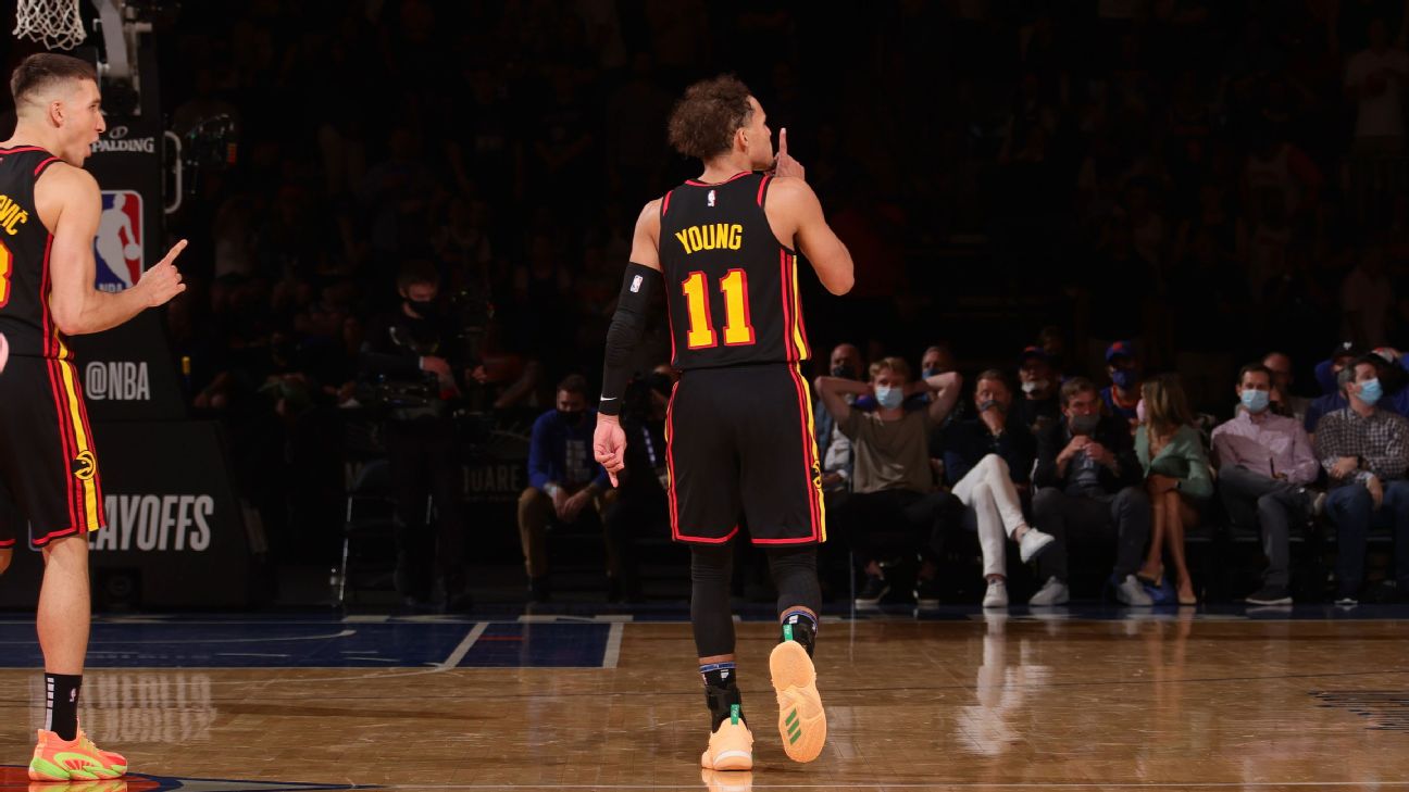 Knicks-Hawks: Trae Young bows to MSG fans (video) - Sports Illustrated