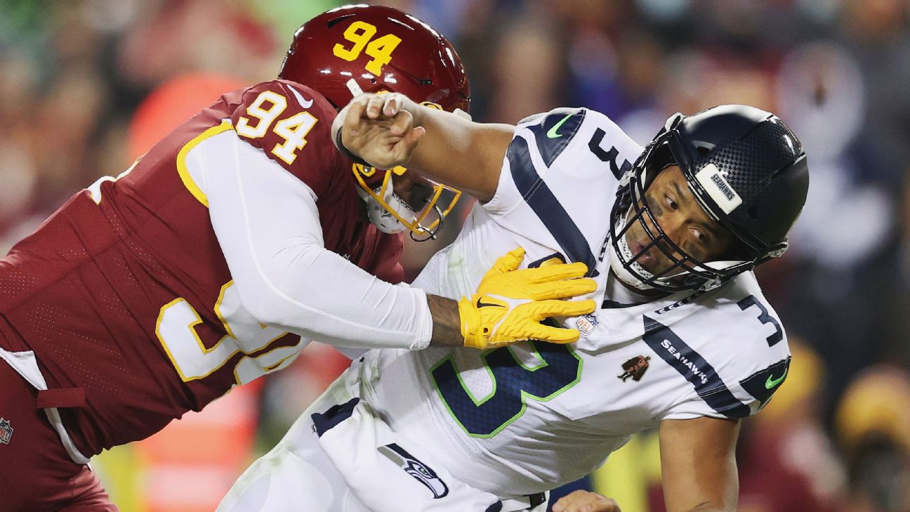 Gerald Everett of the Seattle Seahawks runs the ball in the game News  Photo - Getty Images