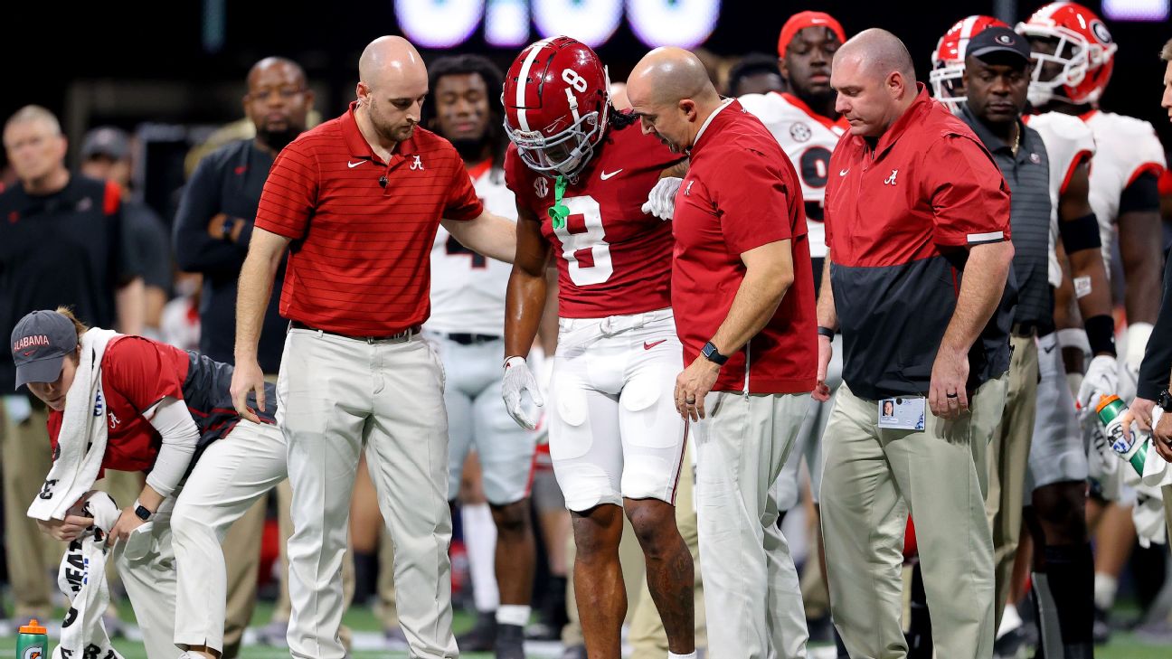 Former Alabama football star sidelined by ACL tear