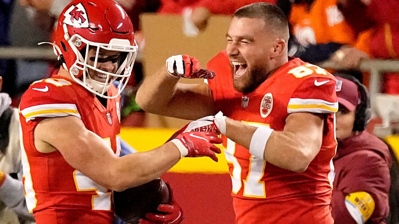 Kansas City Chiefs' Daniel Sorensen carries the ball during an NFL football  game against the Los Angeles Chargers, Sunday, Sept. 24, 2017, in Carson,  Calif. (AP Photo/Jae C. Hong Stock Photo - Alamy