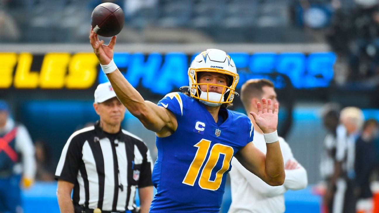 Justin Herbert airs it out for Jalen Guyton to give Los Angeles Chargers a  commanding lead - ESPN