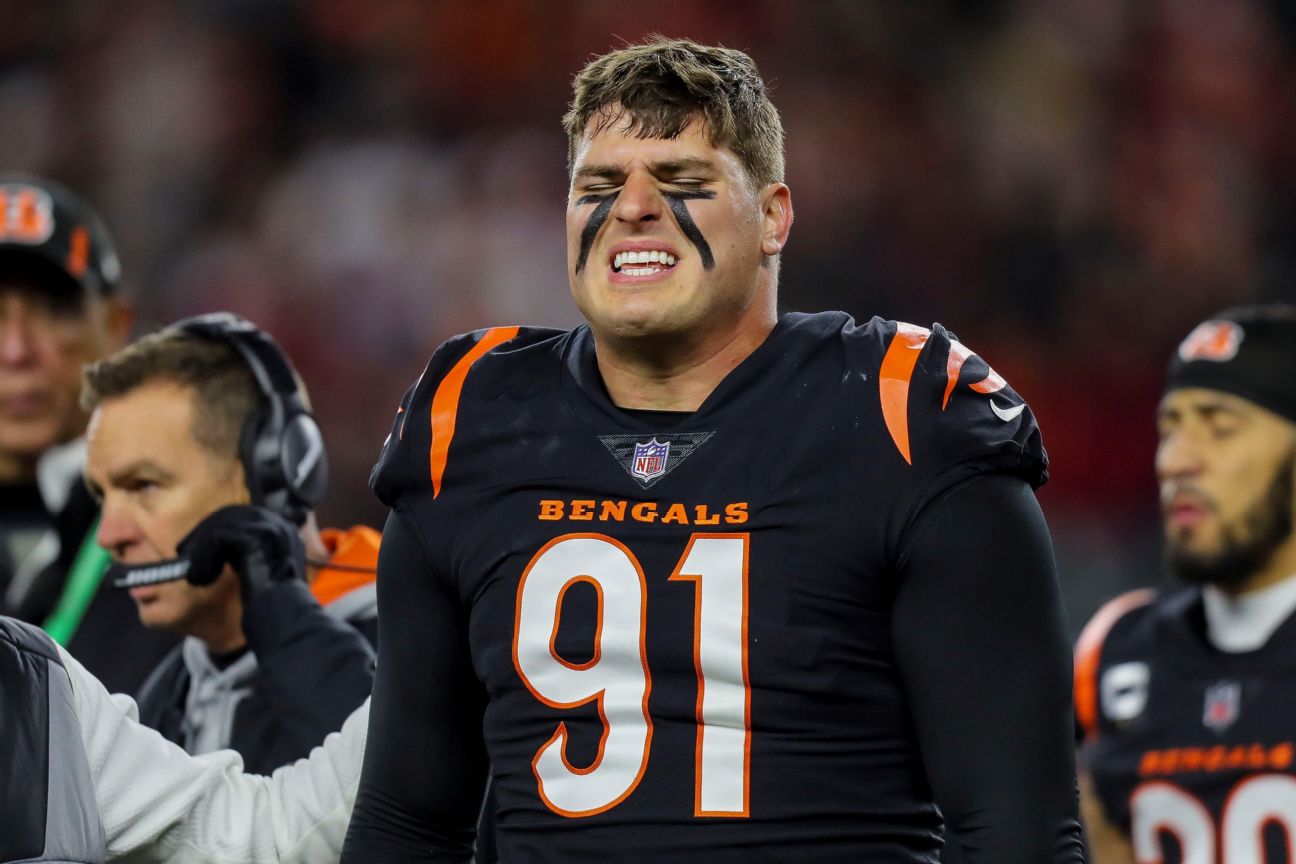 Bengals DE Hendrickson leaves with neck injury