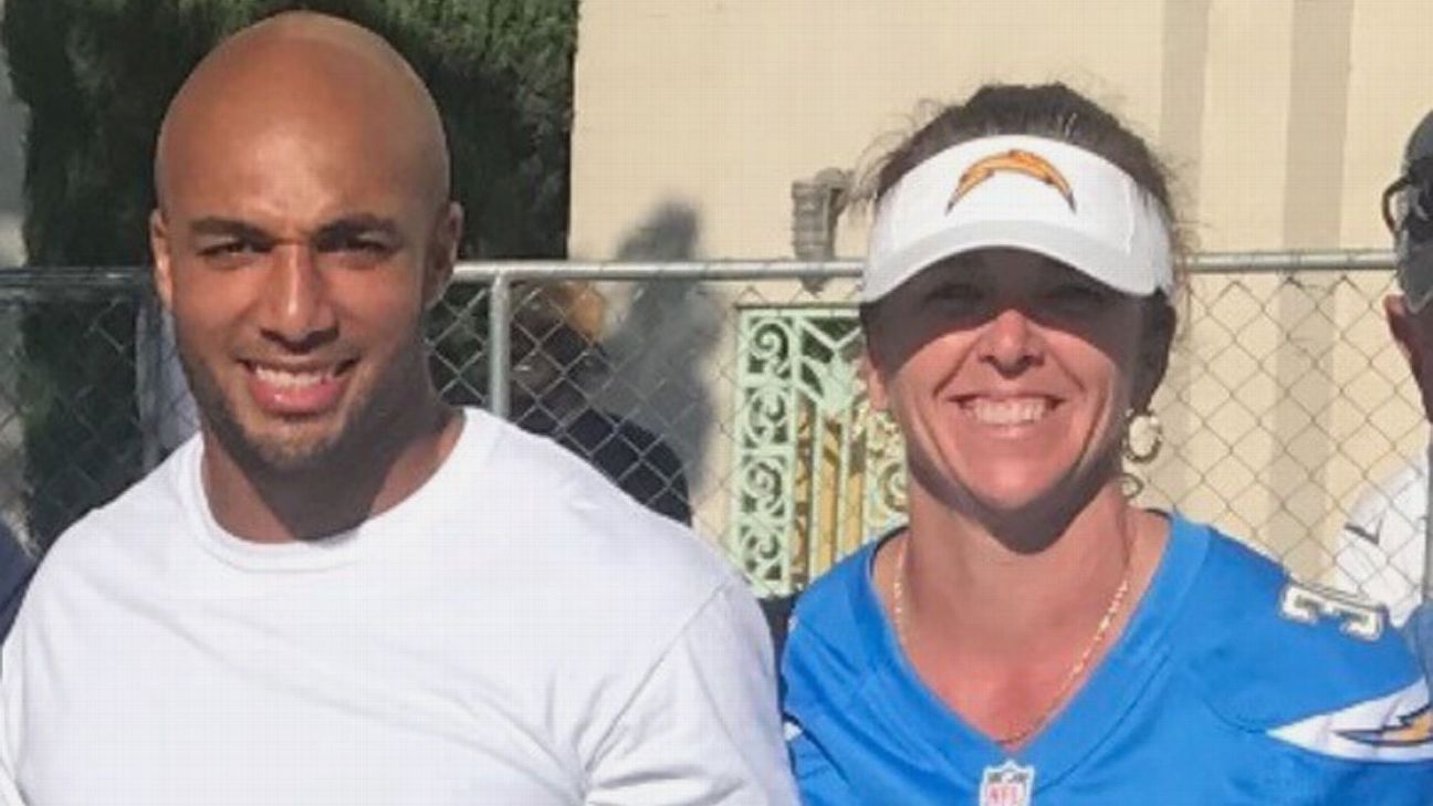 How Chargers' Austin Ekeler uses bond with mom to prove doubters