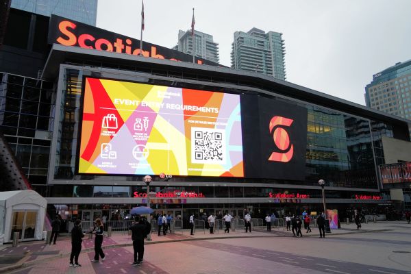 Raptors, Leafs halt ticket sales amid COVID surge