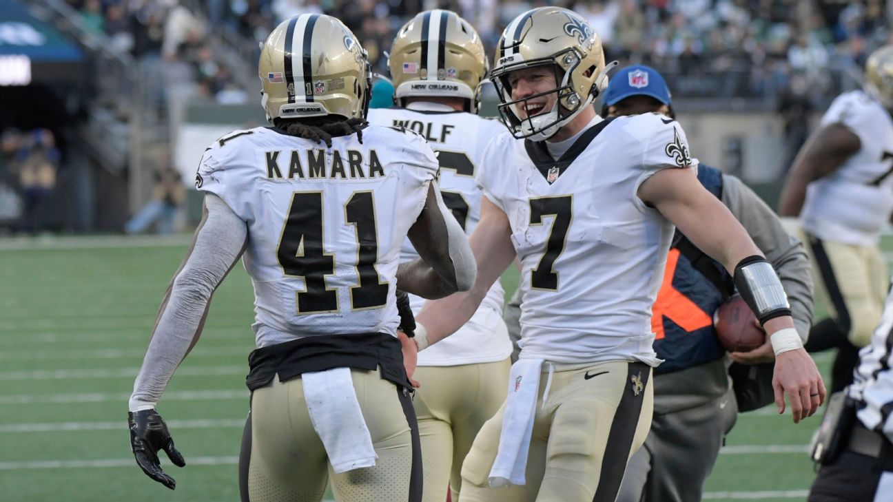 New Orleans Saints tight end Taysom Hill (7) celebrates after a