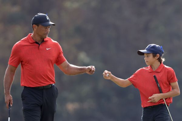 Tiger Woods untuk kembali ke Kejuaraan PNC bersama putranya Charlie