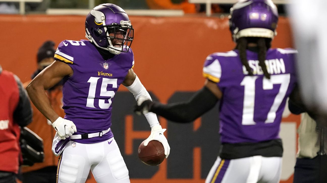 Cousins throws for 2 touchdowns as Vikings beat Bears 17-9