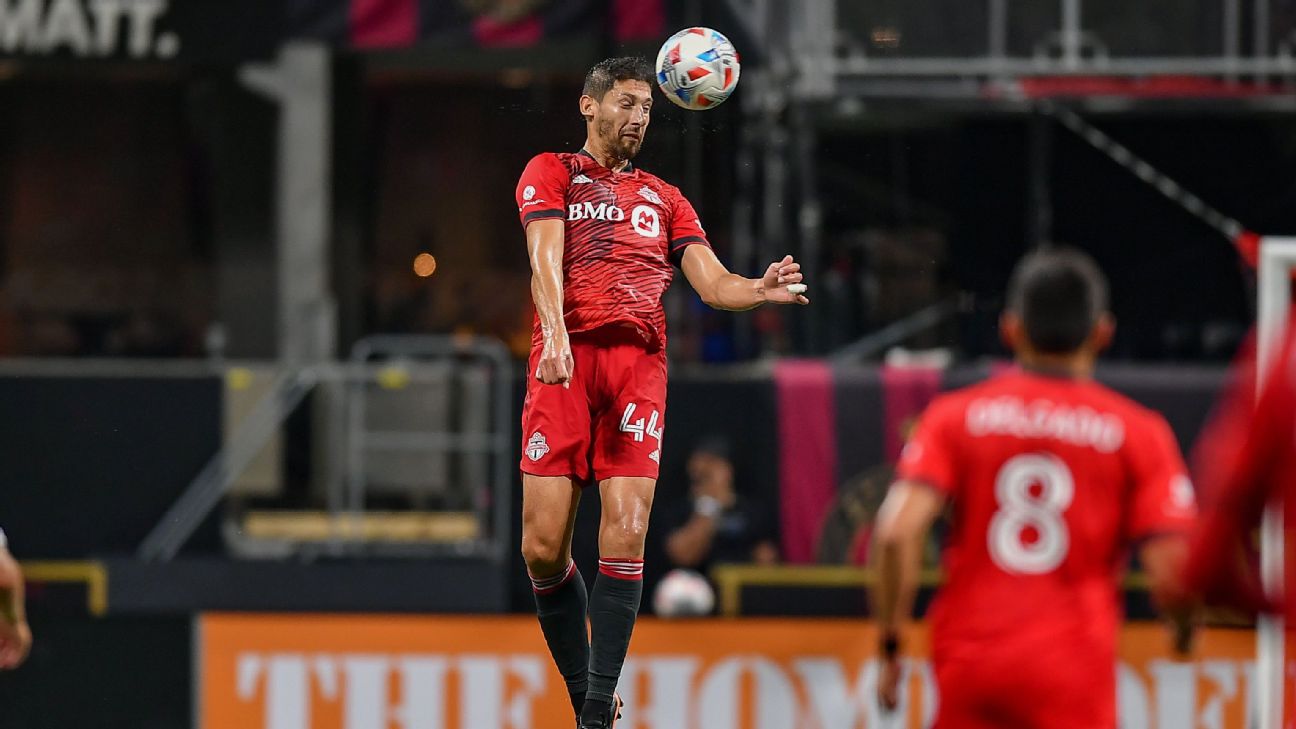 Revs sign Omar Gonzalez to two-year deal
