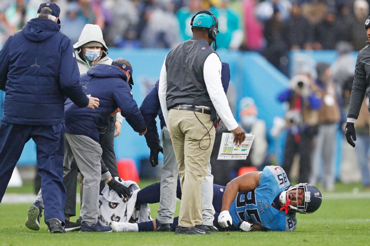 Titans lose TE Pruitt to gruesome ankle injury