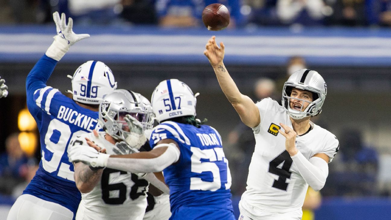 Carr, Raiders beat Colts 23-20 to close in on playoff spot