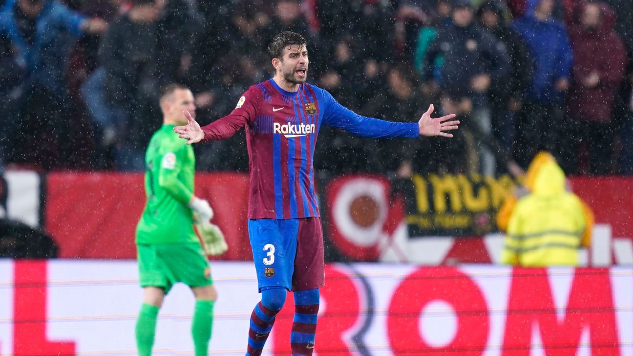 Pique aims Twitter digs at Real, Emery over pens
