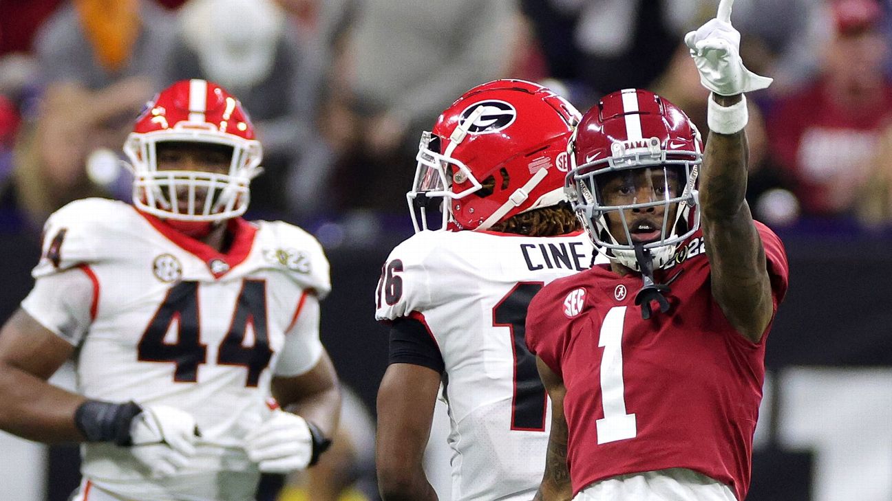 Alabama receiver Jameson Williams exits title game with knee injury