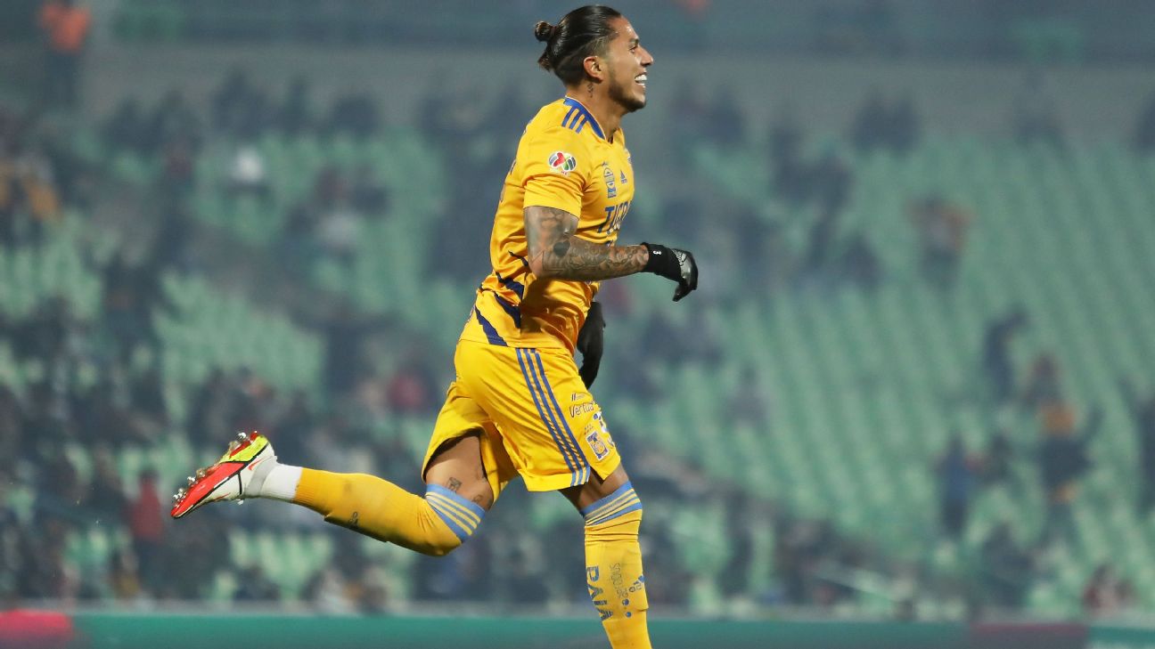 Salida de Carlos Salcedo obligaría a Tigres a buscar un defensor que sea  referente