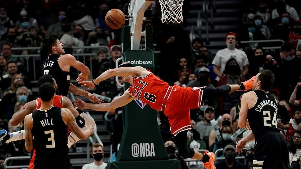 Bulls' Alex Caruso didn't hear from Bucks Grayson Allen after