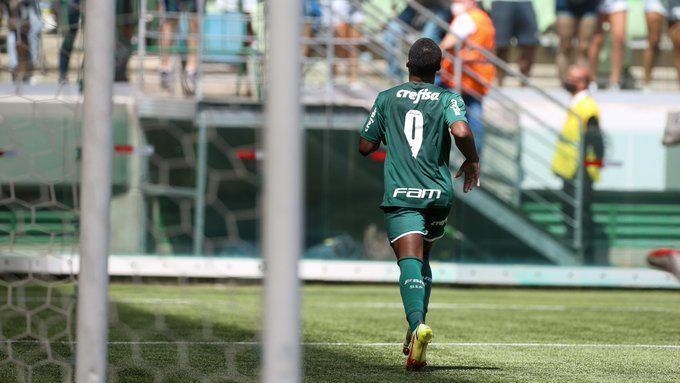 Abel cita até Messi e Neymar para falar de Endrick no Palmeiras: Jogar no  time principal não é igual jogar na base