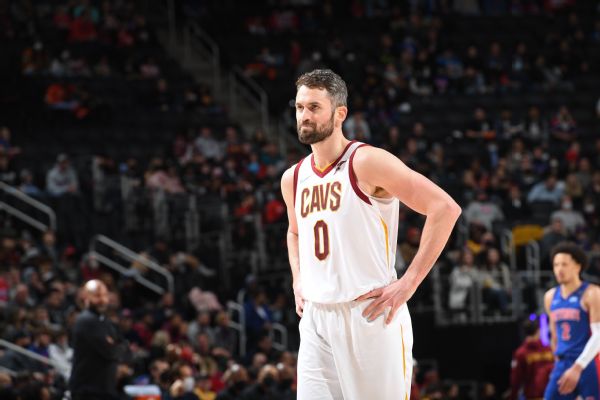 Cavs' Love could miss time with thumb fracture