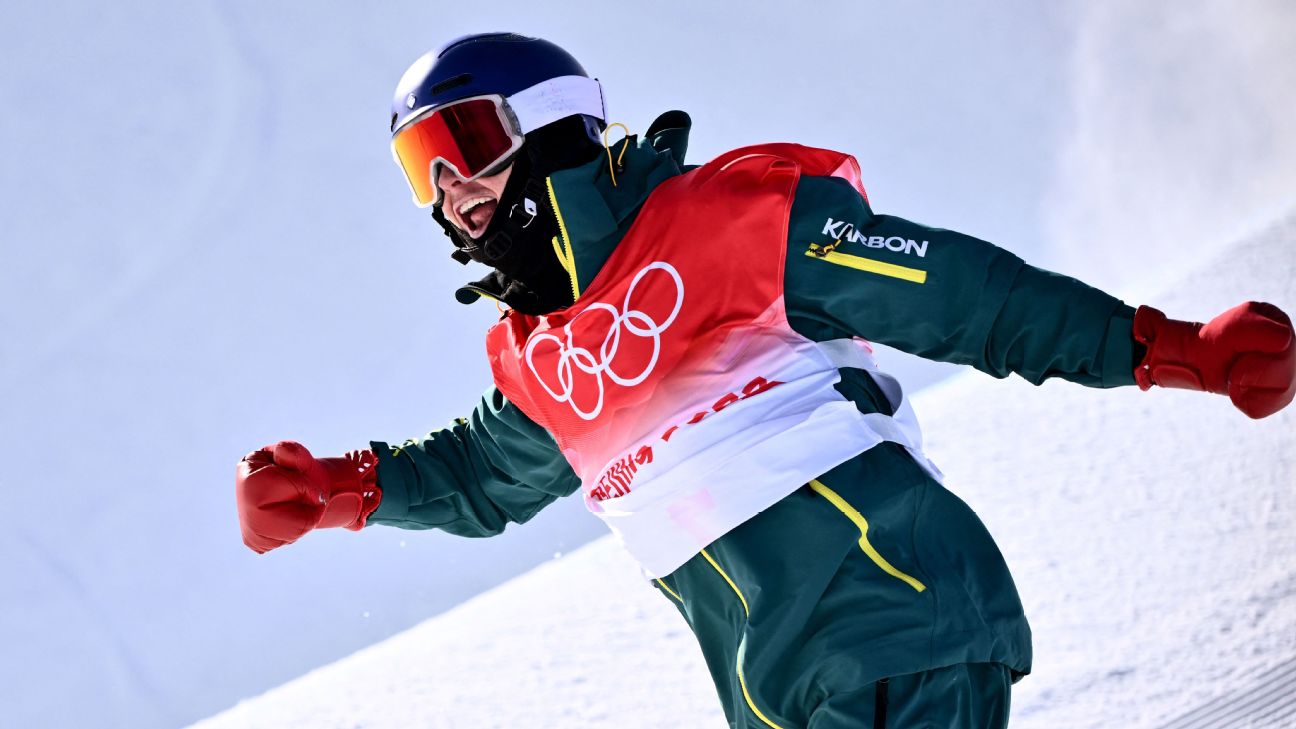 Shaun White Gets 85.00 Score in Second Run of Olympic Halfpipe