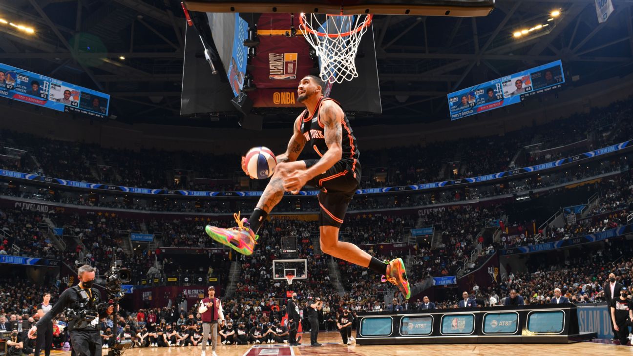 Watch: Warriors' Juan Toscano-Anderson jams dunk vs. Thunder