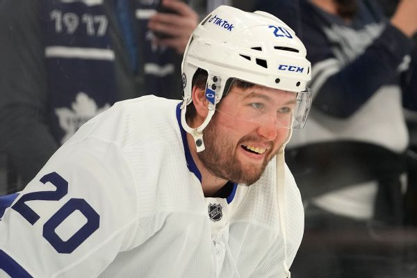 Coyotes acquire Ritchie in deal with Maple Leafs
