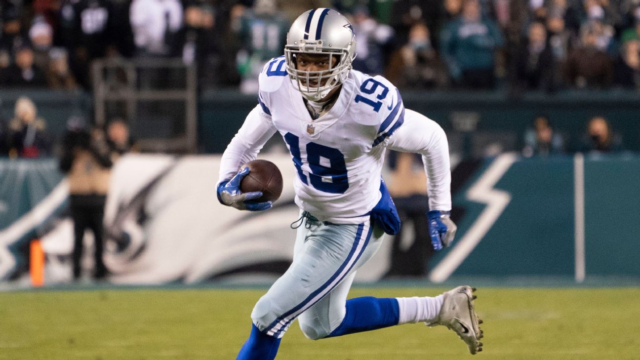 Amari Cooper Cleveland Browns Unsigned Carries The Ball Photograph