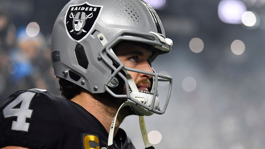 DEREK CARR FIRMA EXTENSIÓN DE CONTRATO CON LOS RAIDERS