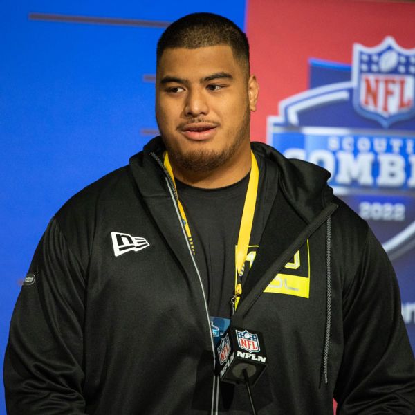 Big prospect: Gophers OT tips scales at 384 lbs
