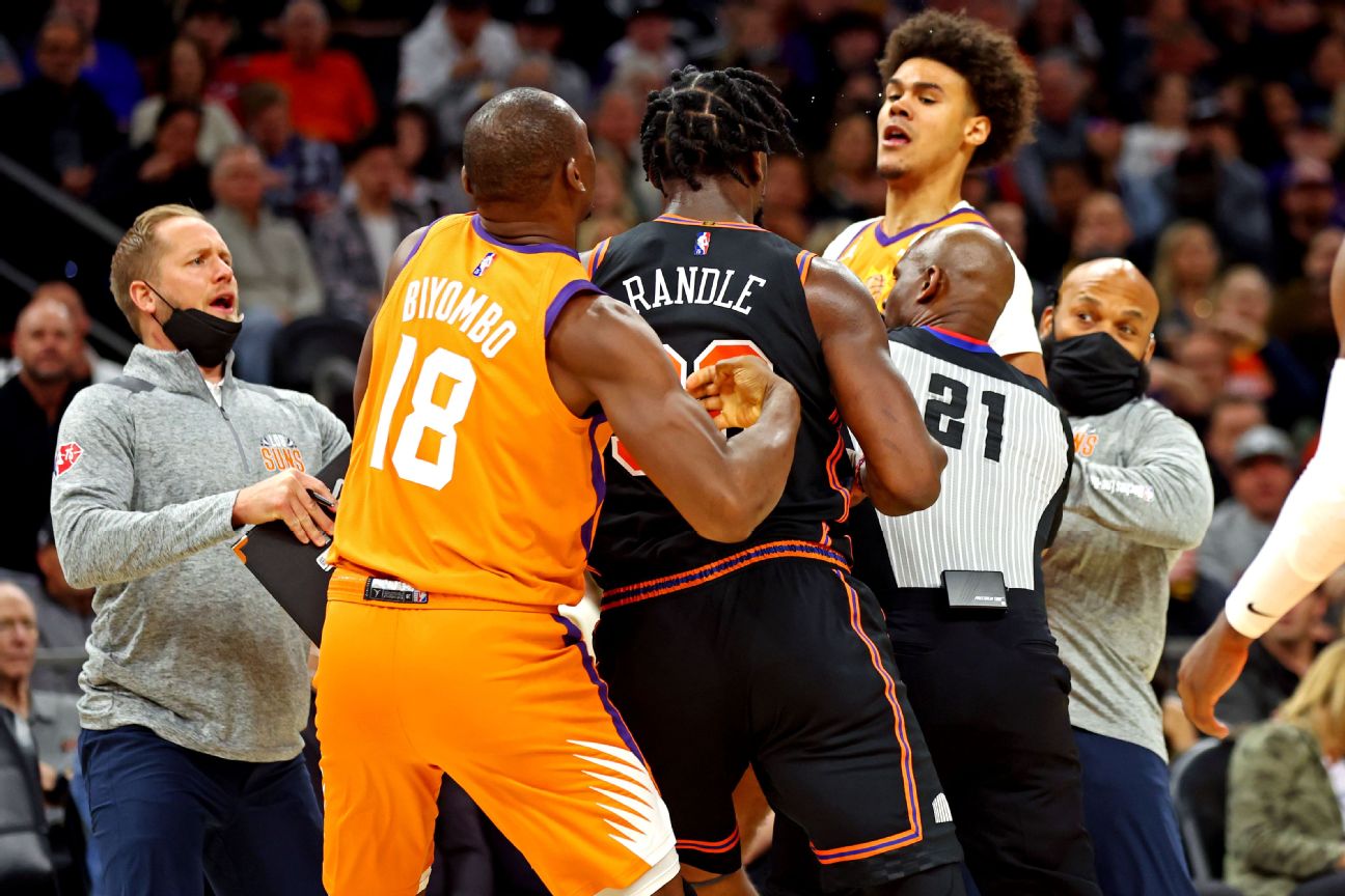 Randle fined for shoving referee, Suns' Johnson