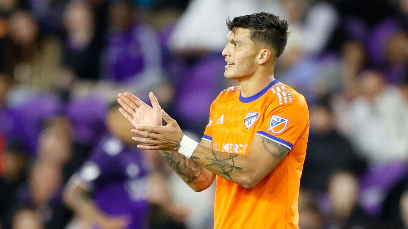 Cincy's Vazquez open to possible Mexico switch