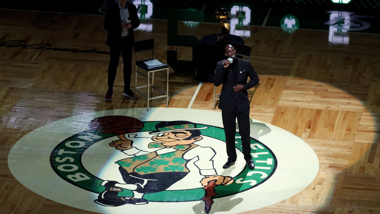 Kevin Garnett, Ray Allen ignore each other during NBA 75th Anniversary Team  ceremony 