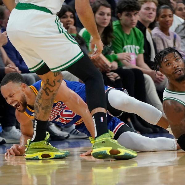 Curry exits Celtics-Warriors after injuring foot