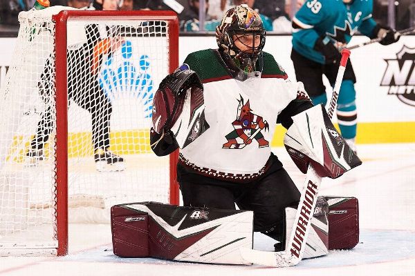 Coyotes sign goalie Vejmelka to 3-year extension