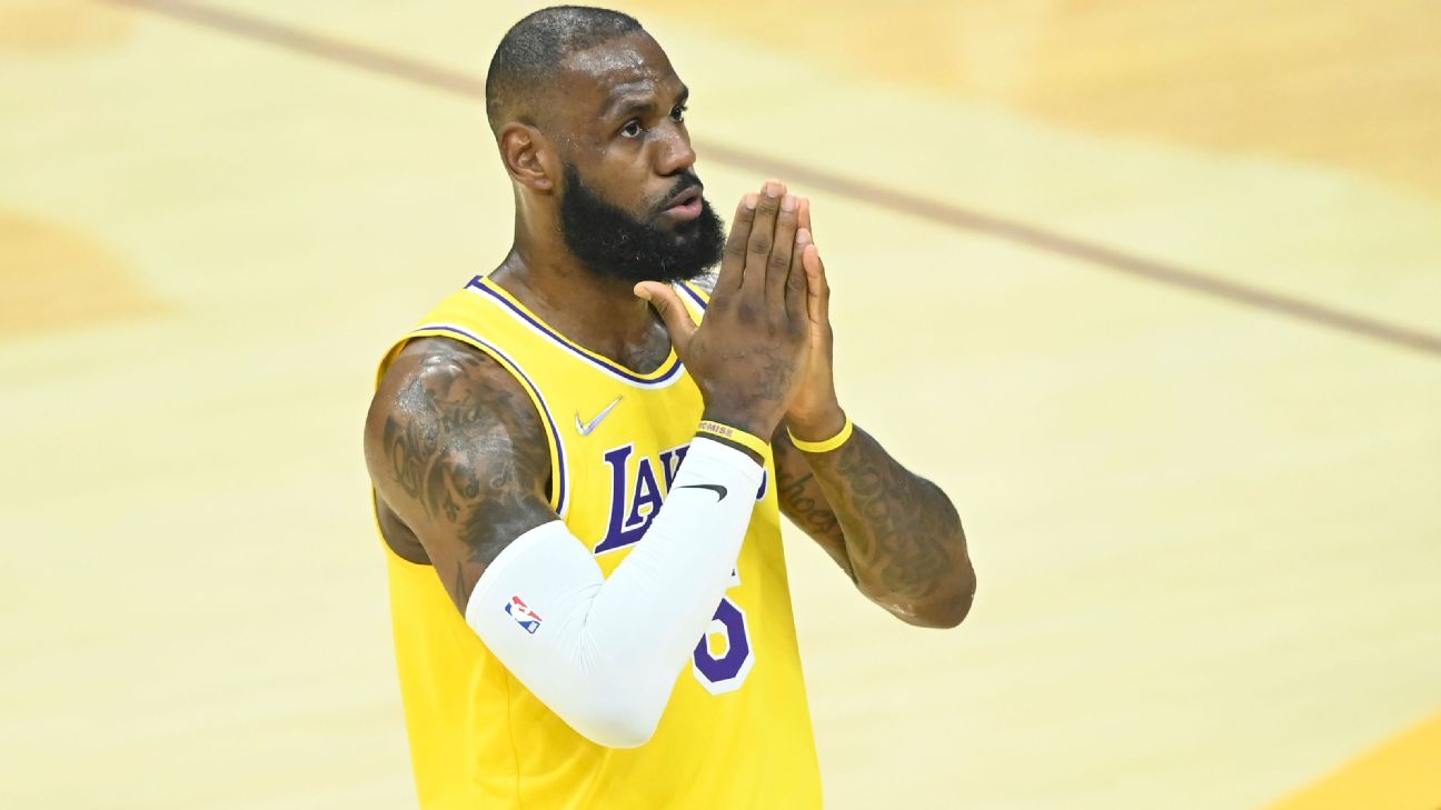 LeBron James (knee) misses Los Angeles Lakers' loss to Philadelphia