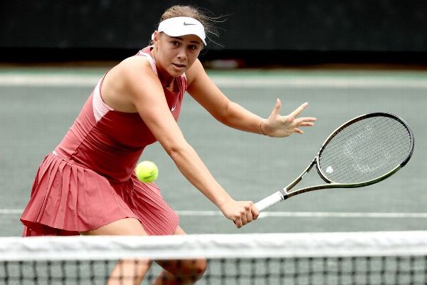 Anisimova ousted in second round in Auckland
