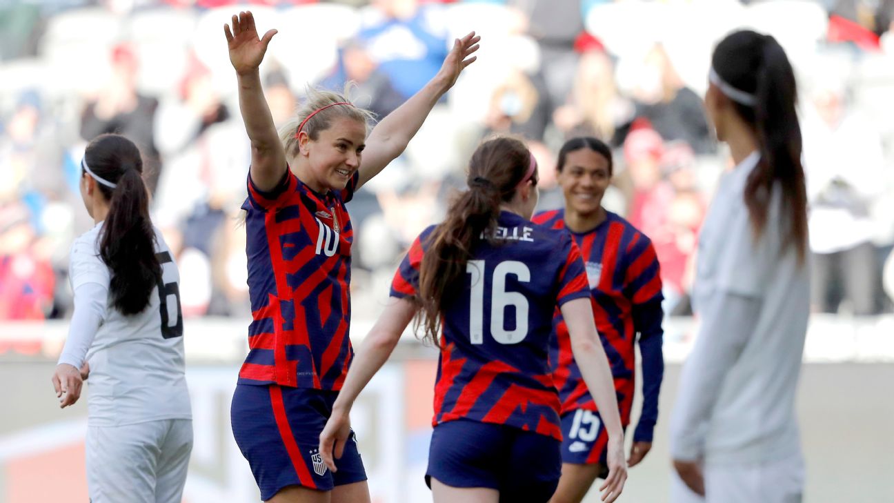 Smith hat trick as young USWNT scores 9 in win