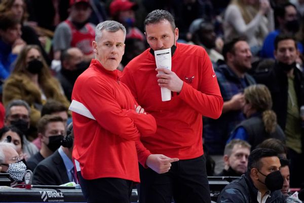 2 Bulls assistants positive for COVD, out for G1