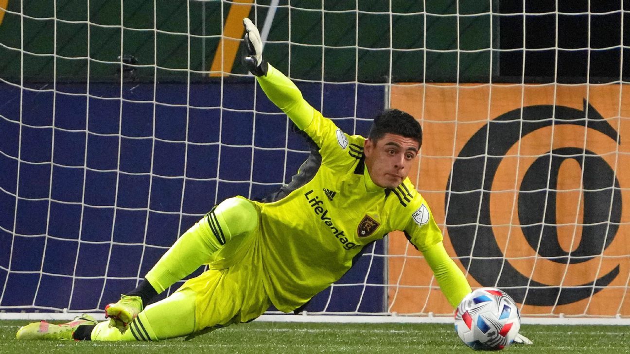 Dual nationals Gomez, Ochoa called up by Mexico