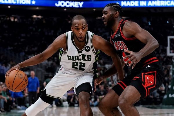 Sources: Bucks' Middleton out at least 2 weeks