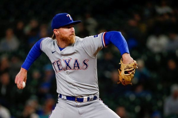 Rangers' Gray headed to IL with knee sprain