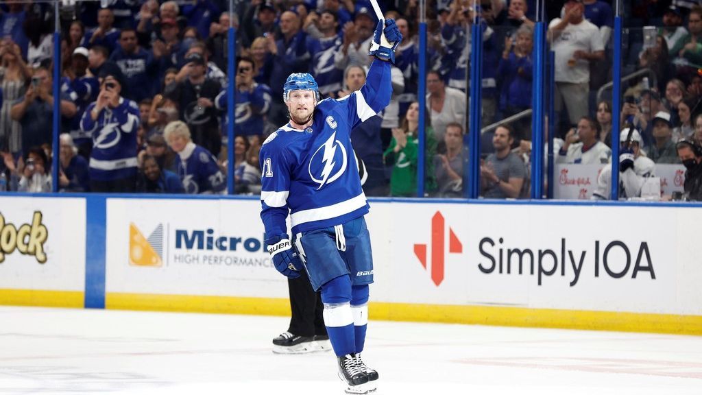 With Steven Stamkos Still Hampered By Injury, The Tampa Bay Lightning Are  Counting On His Leadership