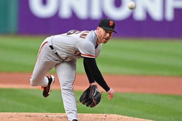 Giants' DeSclafani to IL with ankle inflammation