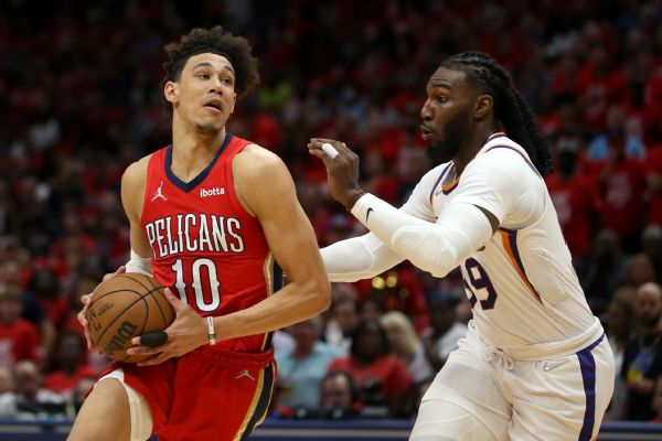 Pels' Hayes tossed for flagrant 2 on Suns' Crowder