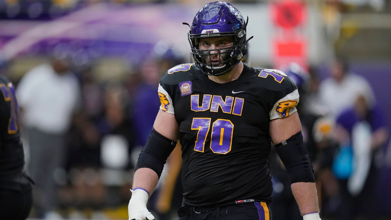 Chargers host NFL Draft Party at SoFi Stadium in Inglewood; Select Zion  Johnson with 17th pick - CBS Los Angeles