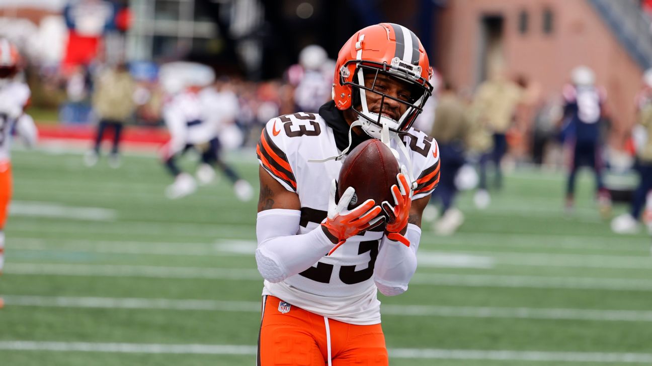 Troy Hill Cleveland Browns Practice-Used #23 Brown Jersey from the 2021-22  NFL Season