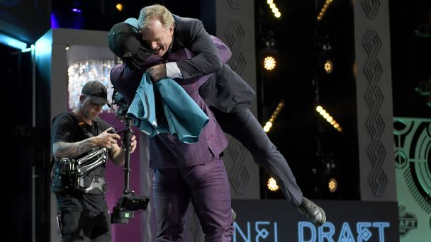 Here's why Devin Lloyd lifted Roger Goodell after Jaguars' selection
