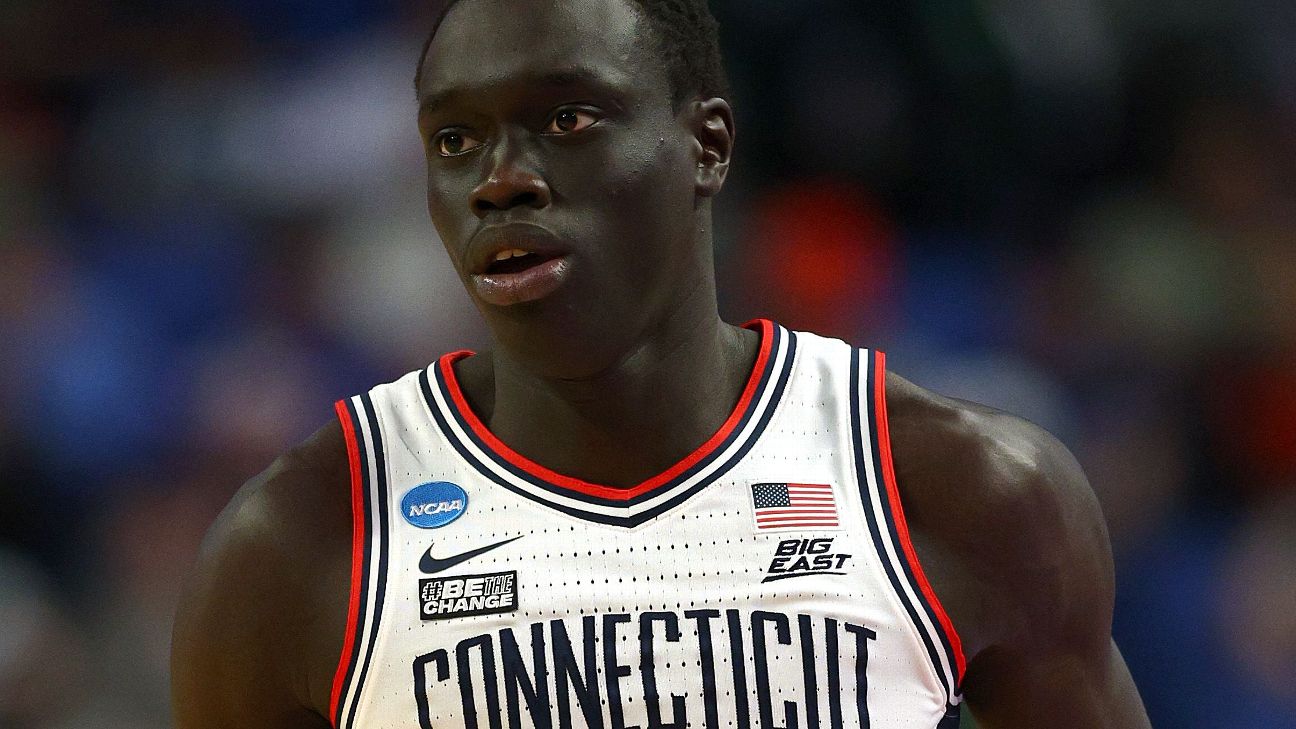 Georgetown Hoyas land UConn Huskies transfer Akok Akok - ESPN display picture 2